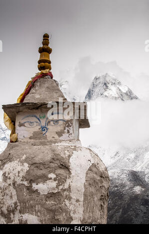 Stupa in der Nähe von Dingbochhe, Nepal. Stockfoto