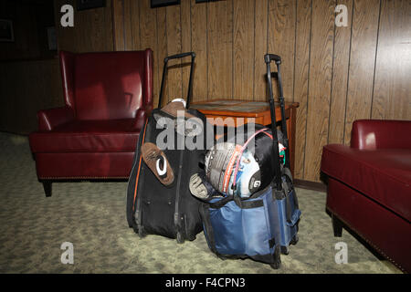 Rucksäcke und Gepäck in einer Hotel-Lobby. Stockfoto