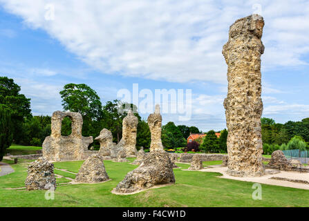 Die Ruinen von Abbey of St. Edmund, Abbey Gardens, Bury St Edmunds, Suffolk, England, UK Stockfoto