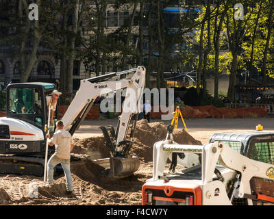 Masse Konstruktion mit Handwerkern im Bryant Park, New York City, USA Stockfoto