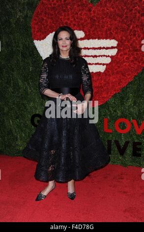 New York, NY, USA. 15. Oktober 2015. Lynda Carter im Ankunftsbereich für Gottes Liebe wir liefern 2015 Golden Heart Awards, Frühling Studios, New York, NY 15. Oktober 2015. Bildnachweis: Kristin Callahan/Everett Collection/Alamy Live-Nachrichten Stockfoto