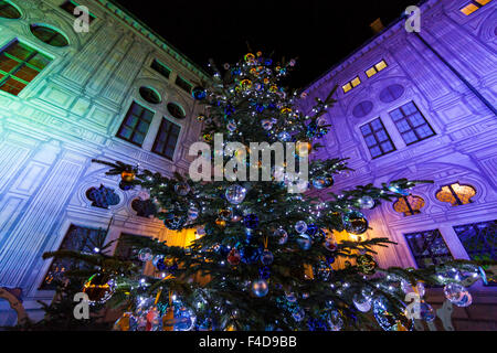 Das alpine Weihnachtsdorf im Kaiserhof der Residenz, das Schloss der Bayerischen Könige. München, Bayern, Deutschland. Stockfoto