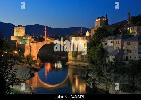 Panorama über die Alte Brücke - Stari Most (1567) und die Altstadt von Mostar, Bosnien und Herzegowina Stockfoto