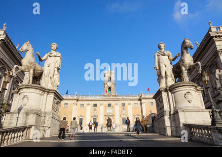 Castor und Pollux Denkmal oben auf der die Cordonata monumentale Treppe, Piazza del Campidoglio auf der CapitoliBenutzt Stockfoto