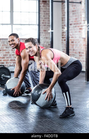 Fit paar Ball Übung Stockfoto