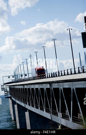 Verkehr auf Oresunds Brücke, Skane, Schweden. Stockfoto