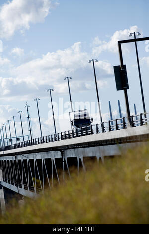 Verkehr auf Oresunds Brücke, Skane, Schweden. Stockfoto