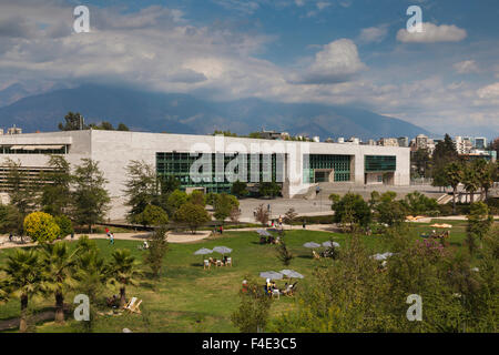 Chile, Santiago, Vitacura Bereich, Parque Bicentenario Park, Vitacura Rathaus. Stockfoto