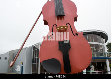 Die große Geige befindet sich bei der Marine terminal in Sydney, Nova Scotia Stockfoto