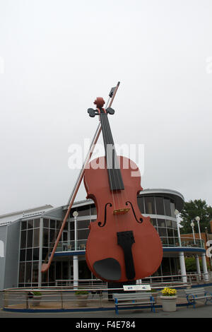 Die große Geige befindet sich bei der Marine terminal in Sydney, Nova Scotia Stockfoto