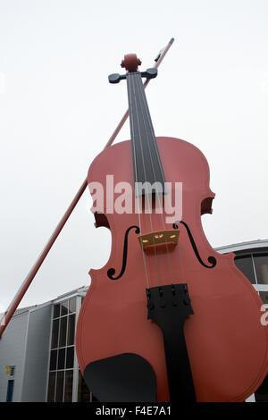 Die große Geige befindet sich bei der Marine terminal in Sydney, Nova Scotia Stockfoto