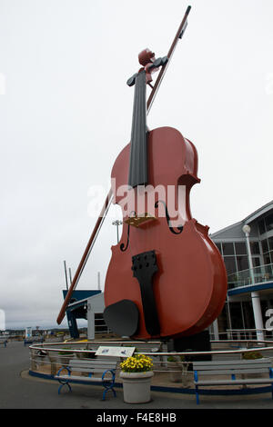 Die große Geige befindet sich bei der Marine terminal in Sydney, Nova Scotia Stockfoto