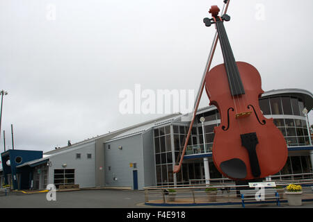 Die große Geige befindet sich bei der Marine terminal in Sydney, Nova Scotia Stockfoto