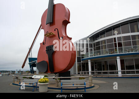 Die große Geige befindet sich bei der Marine terminal in Sydney, Nova Scotia Stockfoto