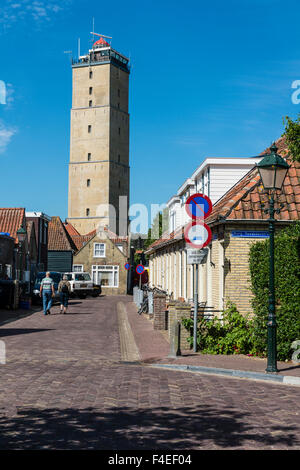 4. Juli 2014 ist der Leuchtturm Brandaris sichtbar aus allen Ecken der West-Terschelling.  Vuurtoren de Brandaris ist Het hoogste Stockfoto