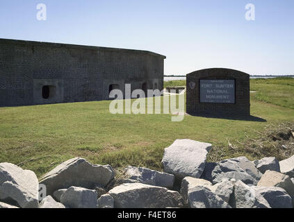 Charleston, South Carolina, USA. 16. Oktober 2015. Unionssoldaten besetzen Fort Sumter, ein Meer Fort an der Mündung des Hafen von Charleston in South Carolina, gehört der erste Schuss abgefeuert im Zorn um 04:30 am Freitag, 12. April 1861 in, was der amerikanische Bürgerkrieg würde. Mitte Dezember stimmten South Carolina aus der Union auszutreten wo durch US Armee-Major Robert Anderson, mit etwa 85 Soldaten seinen Befehl konsolidiert mit der Besetzung Fort Sumter, ein meist Ziegel und Mörtel Fort nur 90 % abgeschlossen. Im Anschluss an ein 34 Stunden Angriff von Rebellen oder konföderierten Truppen wurde Anderson sur gezwungen. Stockfoto