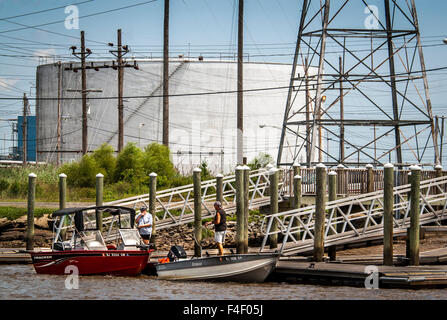 USA, New Jersey, unteren Raritan River von Baykeeper Boot aus gesehen. Stockfoto