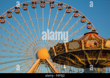 Riesenrad und singen Fahrt bei Morey des Piers und Strand Wasserpark, Wildwood, New Jersey, USA Stockfoto