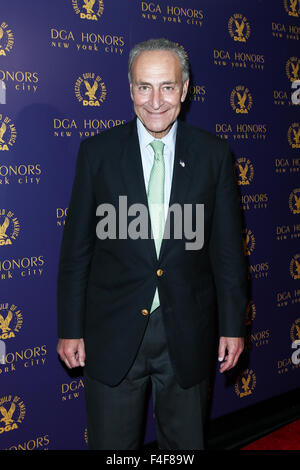 New York, USA. 15. Oktober 2015. US-Senator Charles Schumer (D -NY) besucht der DGA Honors Gala 2015 bei der DGA-Theater am 15. Oktober 2015 in New York City. Bildnachweis: Debby Wong/Alamy Live-Nachrichten Stockfoto