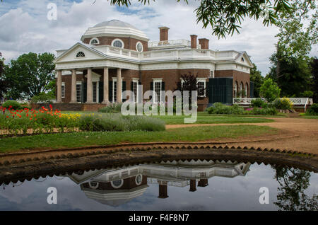 USA, Virginia, Charlottesville. Rückansicht, über Fisch-Pool von Jeffersons Herrenhaus in Monticello. Stockfoto