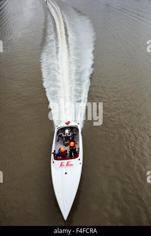 Wentworth, Australien, Samstag, 17. Oktober 2015. Ski-Rennboot Stalker, Teilnahme an qualifizierenden Zeitfahren für Ted Hurley Memorial Classic Ski Race. Dieses Rennen beginnt am Darling River bei Wentworth, dann verwandelt sich in den Murray River und Rennen um Mildura, vor der Rückkehr in Wentworth und das Finish. Bildnachweis: Ian Mckenzie/Alamy Live-Nachrichten Stockfoto