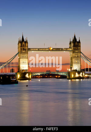 Tower Bridge und der Themse bei Dawn Sonnenaufgang London England UK Stockfoto