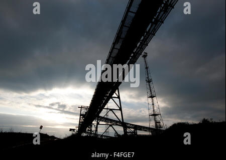 Port Talbot, Wales, UK. 16. Oktober 2015. Jobs bei einer Reihe von TATA Steel Pflanzen erwartet als der Zustrom von billigen Stahl verloren und hohe Energiepreise machen britische Stahlwerke nicht wettbewerbsfähig. Es wird erwartet, dass TATA in Port Talbot, South Wales, nicht beeinträchtigt wird. Bildnachweis: roger tiley/Alamy Live-Nachrichten Stockfoto