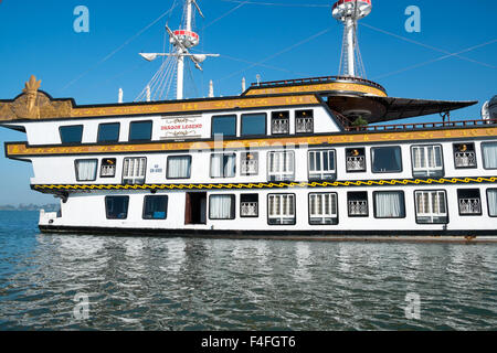 Indochina Junk-Boot Drachen Legende 1 in der Halong Bay, Unesco Welt Kulturerbe Bereich, Vietnam, Asien Stockfoto