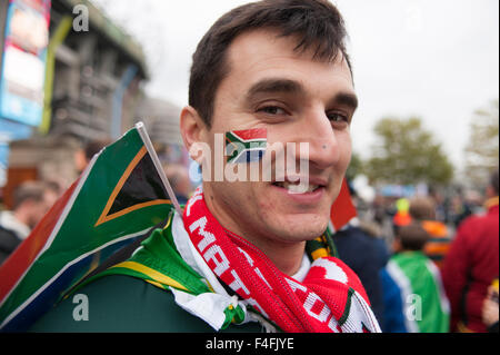 Twickenham Stadium, London, UK. 17. Oktober 2015.  Ventilatoren kommen für den ersten Wales V Südafrika Viertel Finale der Rugby World Cup 2015. Bildnachweis: Sportsimages/Alamy Live-Nachrichten Stockfoto