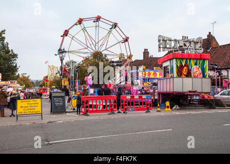Traditionelle Oktober Michaeli fair auf der Broad Street in der Marktstadt von Alresford Hampshire, Vereinigtes Königreich. Stockfoto