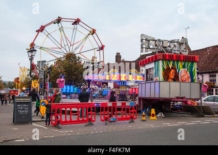 Traditionelle Oktober Michaeli fair auf der Broad Street in der Marktstadt von Alresford Hampshire, Vereinigtes Königreich. Stockfoto