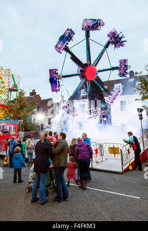 Traditionelle Oktober Michaeli fair auf der Broad Street in der Marktstadt von Alresford Hampshire, Vereinigtes Königreich. Stockfoto