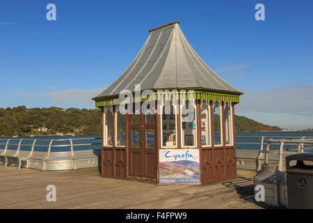 Einzelhandel, Kiosk, Bangor Pier, Menai Straits, Bangor, Nordwales Stockfoto