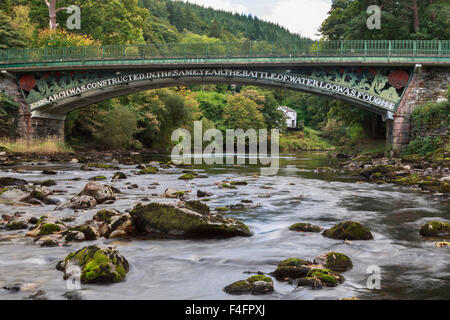 Die Waterloo Bridge, Betwys-y-Coed, überspannt den Fluss Conwy.  Gebaut von Thomas Telford aus Gusseisen, im Jahre 1815. Stockfoto