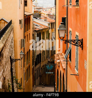 Mittelalterlichen Gassen in der Altstadt, dem Vieille Ville, von Nizza in Südfrankreich Stockfoto