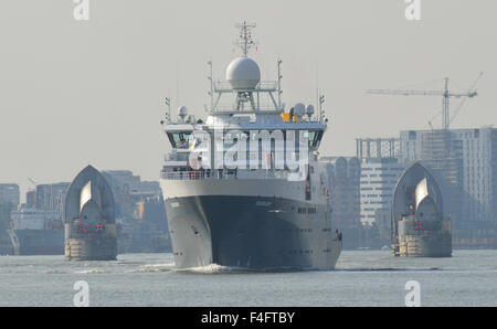 RRS Discovery Überschrift auf der Themse aus London Stockfoto