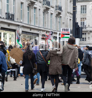 London, UK. 17. Oktober 2015. Pro-palästinensische Demonstranten in Oxford Circus Credit: Louis Champion/Alamy Live-Nachrichten Stockfoto
