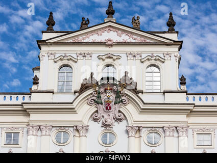 Palast des Erzbischofs, Hradschin-Platz in der Nähe von Prager Burg, Prag, Tschechische Republik Stockfoto