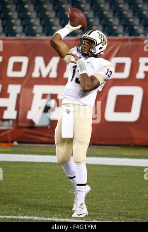 Philadelphia, Pennsylvania, USA. 17 Okt, 2015. Während der NCAA Football Spiel zwischen dem UCF Ritter und der Tempel Eulen am Lincoln Financial Field in Philadelphia, Pennsylvania. Christopher Szagola/CSM/Alamy leben Nachrichten Stockfoto