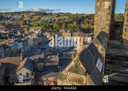 Richmond Stadtzentrum gesehen von der Burg, Richmondshire, North Yorkshire, England. Stockfoto