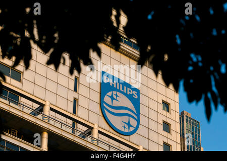 Ein Logo Zeichen außerhalb der Hauptsitz der Koninklijke Philips N.V. in Amsterdam, Niederlande am 2. Oktober 2015. Stockfoto