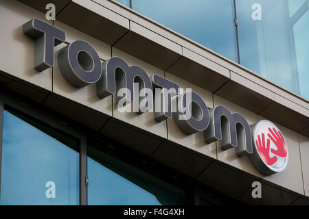 Ein Logo Zeichen außerhalb der Hauptsitz des TomTom NV in Amsterdam, Niederlande am 3. Oktober 2015. Stockfoto