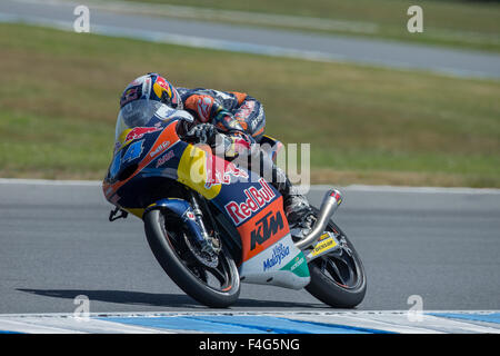 Sonntag, 18. Oktober 2015. Phillip Island Grand Prix Circuit, Australien. Moto3-Rennen. Miguel Oliveira, Reiten für das Red Bull KTM Ajo-Team auf seinem Weg zum Sieg 2015 Pramac Australian Motorcycle Grand Prix. Oliveira fertig vor spanischen Reiter, Efren Vazquez und südafrikanischen Brad Binder. Stockfoto