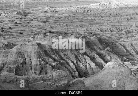 Badlands-Landschaft, geformt durch Ablagerung und Erosion durch Wind und Wasser, enthält einige der reichsten fossilen Betten in der Welt Stockfoto