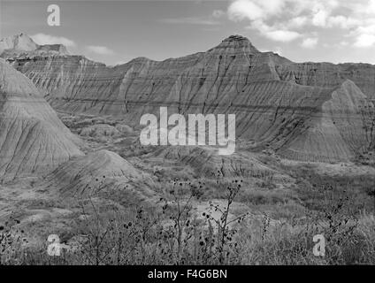 Badlands-Landschaft, geformt durch Ablagerung und Erosion durch Wind und Wasser, enthält einige der reichsten fossilen Betten in der Welt Stockfoto