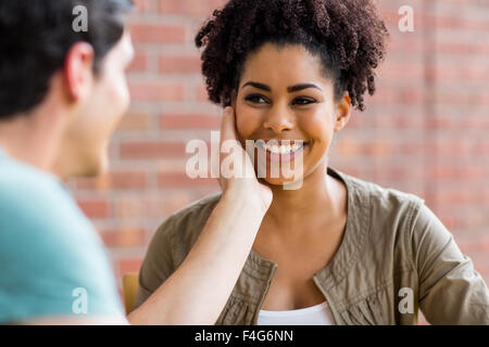 Studenten Flirt im café Stockfoto