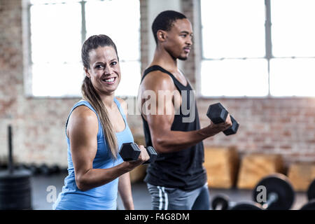 Fit paar Hantel-Übungen Stockfoto