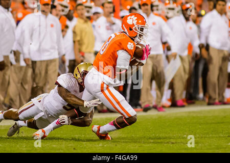 Clemson Tigers Wide Receiver Deon Cain (8) macht einen Haken in der NCAA Football Spiel zwischen Boston College und Clemson im Death Valley in Clemson, SC. David Bräutigam/CSM Stockfoto