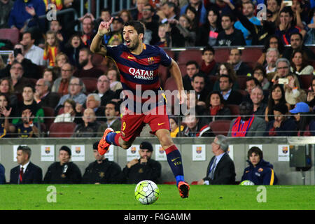 Barcelona, Spanien. 17. Oktober 2015. Der Primera División. Barcelona gegen Rayo Vallecano. Suarez während des Spiels © Action Plus Sport/Alamy Live News Stockfoto