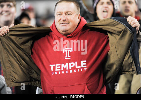 Philadelphia, Pennsylvania, USA. 17. Oktober 2015. Tempel-Fans zeigt seinen Stolz während des Spiels am Lincoln Financial Field in Philadelphia Pa © Ricky Fitchett/ZUMA Draht/Alamy Live News Stockfoto